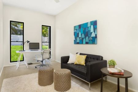 Grand Family Living with Pool & Multiple Living Areas - Photo 2