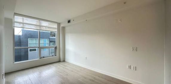 Vancouver Oakridge One bedroom plus Den Condo with A/C for rent - Photo 2