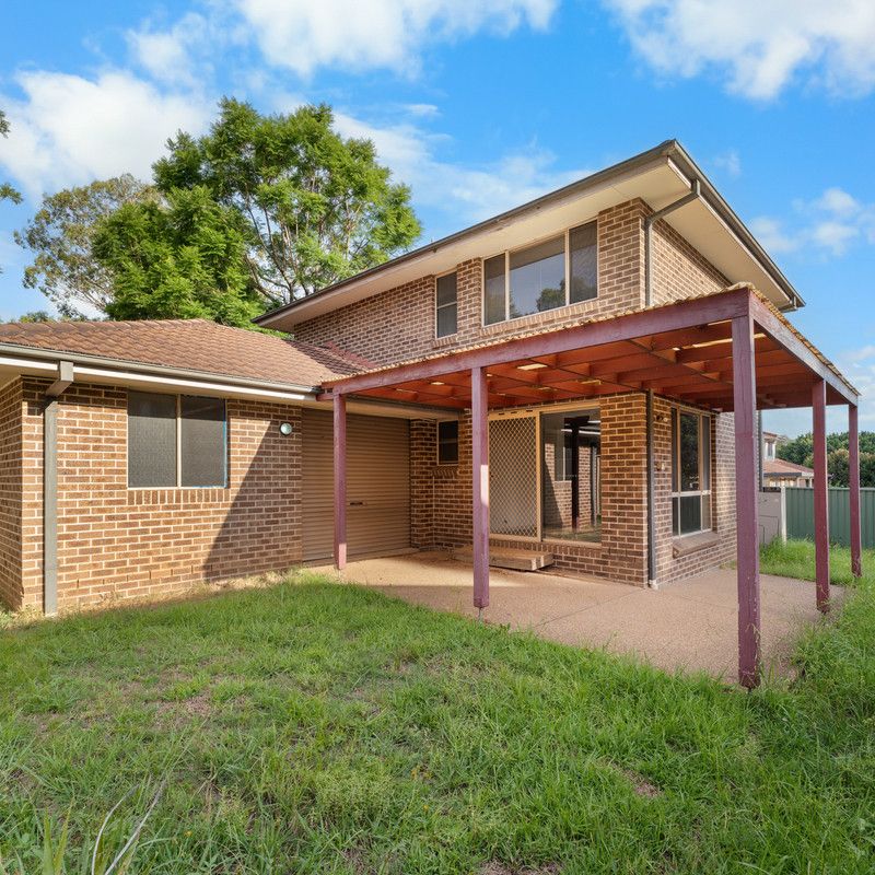 Modern Three Bedroom Townhouse With Unbeatable Convenience! - Photo 1