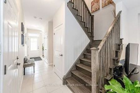 Townhouse For Lease | X8123804 - Photo 2