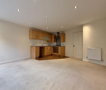 2 bedroom ground floor flat to rent - Photo 2