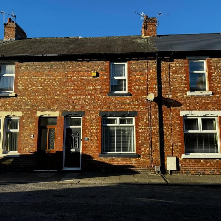 2 bedroom terraced house to rent - Photo 1