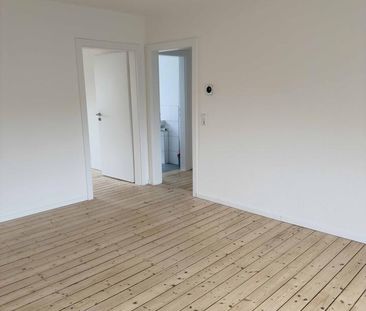 Komplett sanierte 3-Zimmer-Dachgeschosswohnung in Hannover-List zu ... - Photo 1