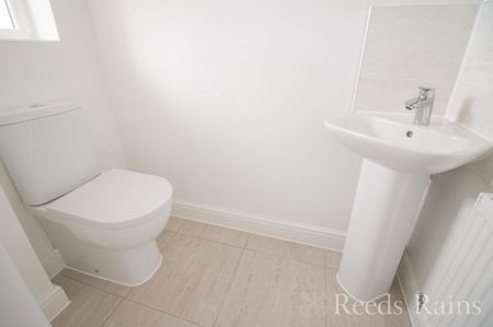 3 bedroom detached house to rent - Photo 3