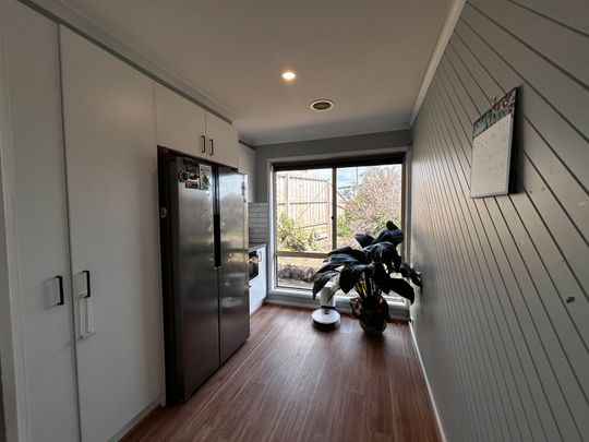 Beautifully Renovated Family Home in Clifton Springs - Photo 1