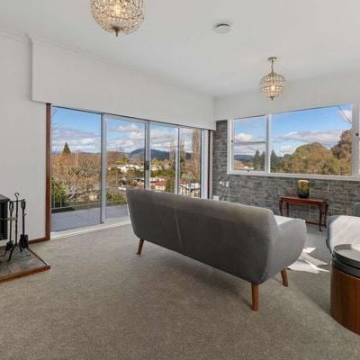 4 Bedroom House in Kawaha Point, Rotorua - Photo 1