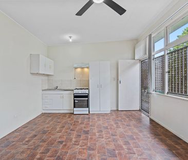 Stylish Living Meets Unbeatable Woolloongabba Convenience! - Photo 5