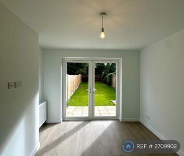 3 bedroom terraced house to rent - Photo 3