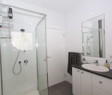 Contemporary Comfort in a Connected Locale - Photo 6