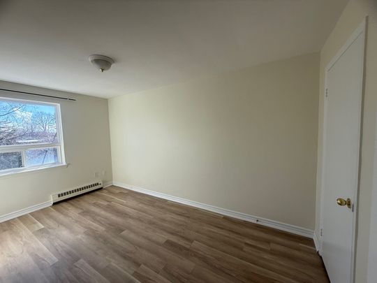 For Lease - 1852 Lakeshore Road Unit# 2, Mississauga, Ontario - Photo 1