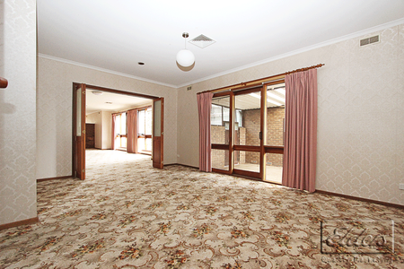 Large Family Home in Highly Sought After Strathdale - Photo 2