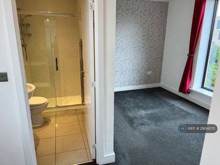 4 bedroom detached house to rent - Photo 3