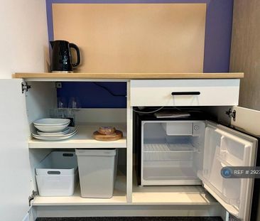 1 bedroom in a house share to rent - Photo 4
