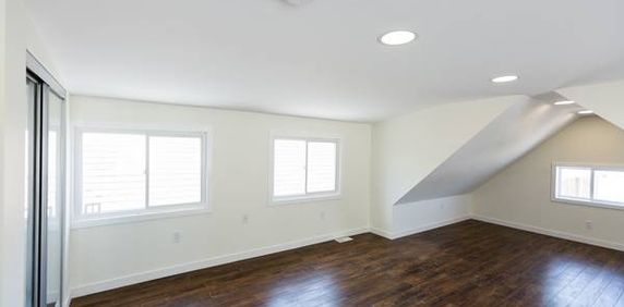 Totally renovated bright 2 bedroom / 2 bathroom apartment - Photo 2