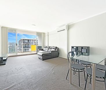 Oversized 3-Bedroom Apartment - Photo 3