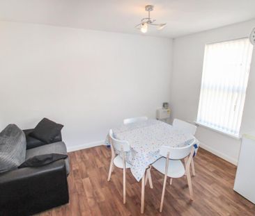 2 bedroom maisonette to rent - Photo 2