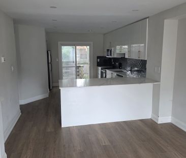 For Lease - 110 BEACH Road, Hamilton, Ontario - Photo 5