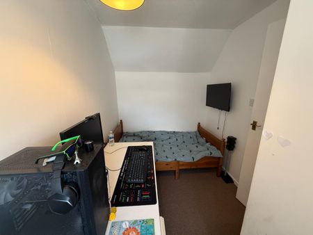 3 Bed House - Semi-Detached - Photo 5