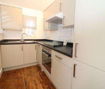 High Street, Dorking - 1 bedroomProperty for lettings - Seymours - Photo 4