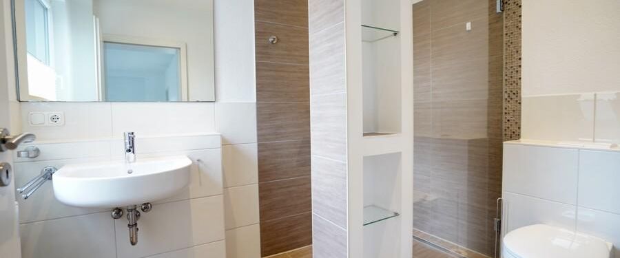 3-Zimmer-Erdgeschosswohnung in gepflegtem Mehrfamilienhaus - Photo 1