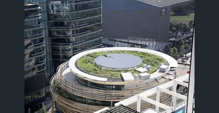 FURNISHED STUNNING TOP FLOOR 2 BEDROOMS APARTMENT IN DARLING SQUARE - Photo 4