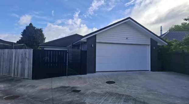 Lovely 3 bedroom 2 bath in the 'Bridge - Photo 1