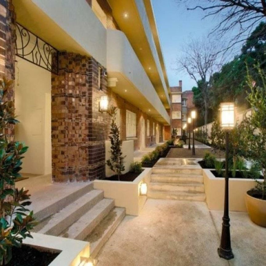 LARGE ART DECO PROPERTY IN THE MOST LIVEABLE ADDRESS - Photo 1