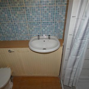 House to rent - Photo 2