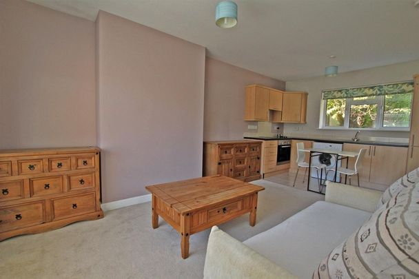1 bedroom Semi-detached bungalow to rent - Photo 1