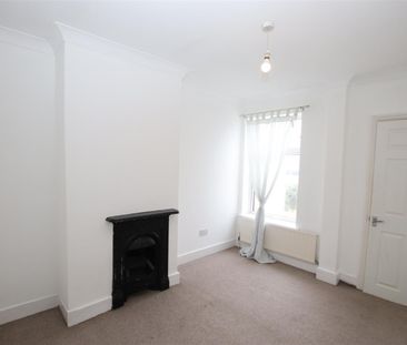 3 bedroom Terraced House to let - Photo 3