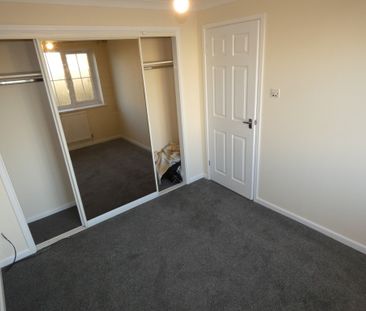 3 bed House - To Let - Photo 6