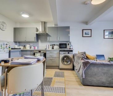 2 bedroom flat to rent - Photo 2