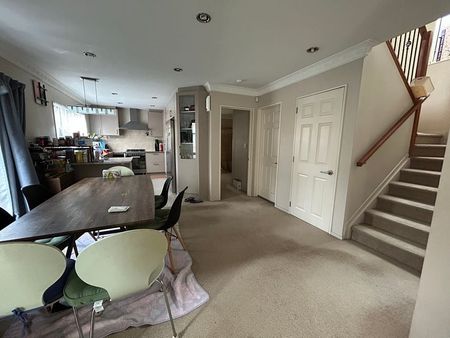 Spacious 4 Bedroom Family Home – Westlake Zone - Photo 3