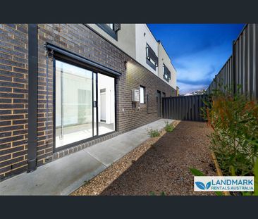 2/15 Guava Street, Kalkallo, Vic 3064 - Photo 1