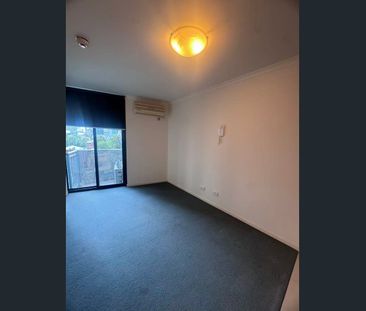 Unfurnished 2-Bedroom Apartment in Prime Melbourne CBD Location - Photo 1