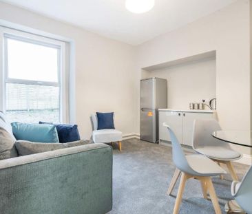 3 bedroom flat to rent - Photo 1