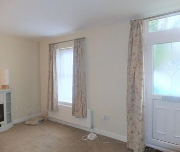 2 bedroom end of terrace house to rent - Photo 3