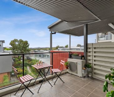 Top Floor Apartment, Super Convenient Location - Photo 4