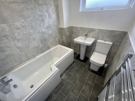 1 bedroom in a house share to rent - Photo 3