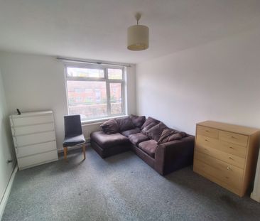 2 Bed Maisonette, York Road, SW11 - Photo 1