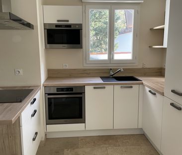 Location Appartement 2 pièces 50m² ST RAPHAEL 83700 - Photo 4