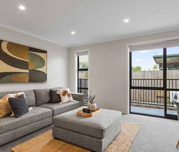 3 Bedroom 3 Bathroom in sought after Hamilton East - pets allowed. - Photo 3