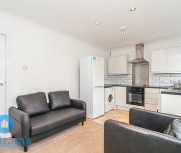 3 bed Flat for Rent - Photo 1