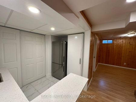 Semi-Detached Home For Lease | X8117260 - Photo 3