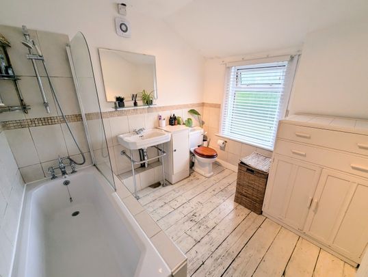 A 2 Bedroom Terraced - Photo 1