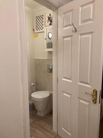 beautiful, bright room with ensuite. - Photo 3