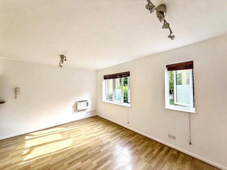 Studio to rent - Photo 3