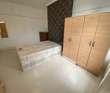 Room in a Shared House, Ivy Road, NW2 - Photo 1