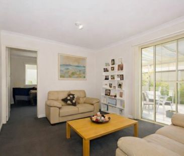 Comfortable and Easy Living in the Heart of Cranbourne East - Photo 4