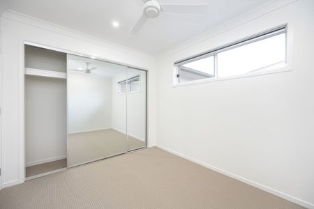 Bright 3 Bedroom Duplex ! - Photo 5